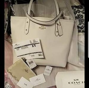 NWT Coach set